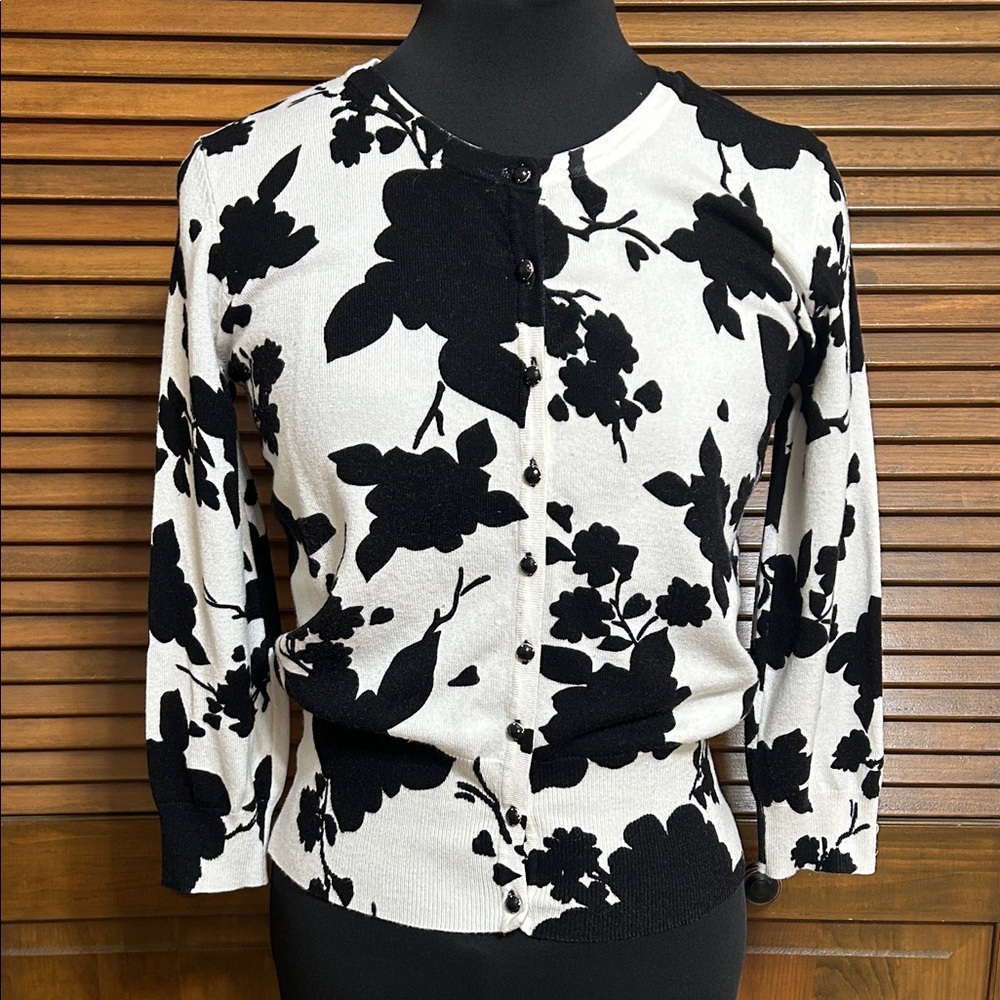 GRACE Black & White Floral Button-Up Cardigan Size S